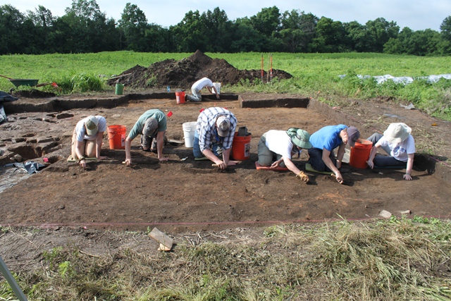 archaeology students