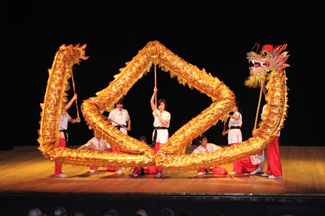 dragon dance photo