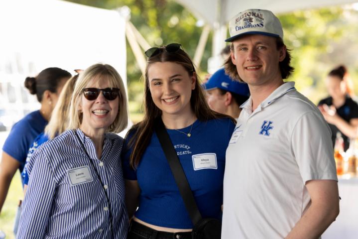 alumni at the tailgate event