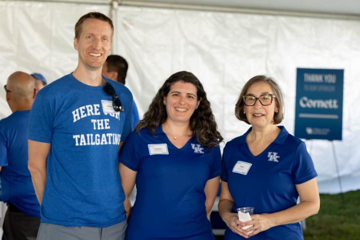 group of alumni and faculty at tailgate