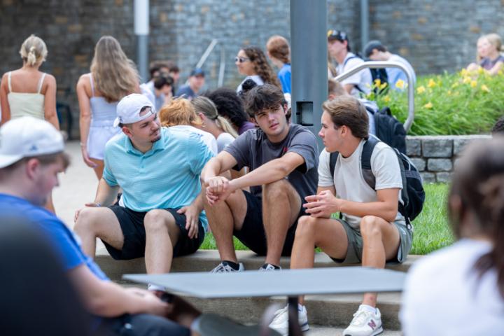 Students, led by K team leaders, gather to learn more about resources on campus, familiarize themselves with campus, find classrooms, study spots, and help get settled into new routines. 