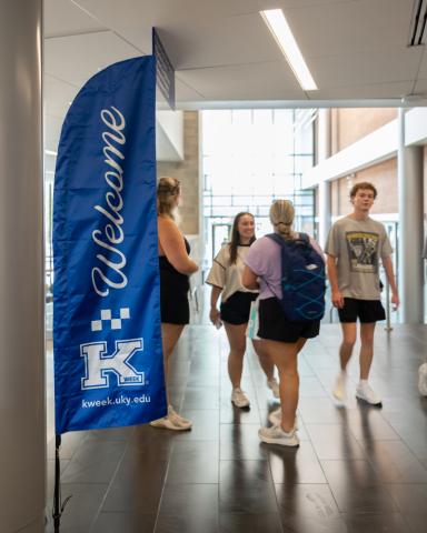 Students, led by K team leaders, gather to learn more about resources on campus, familiarize themselves with campus, find classrooms, study spots, and help get settled into new routines. 