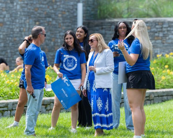 Students, led by K team leaders, gather to learn more about resources on campus, familiarize themselves with campus, find classrooms, study spots, and help get settled into new routines. 