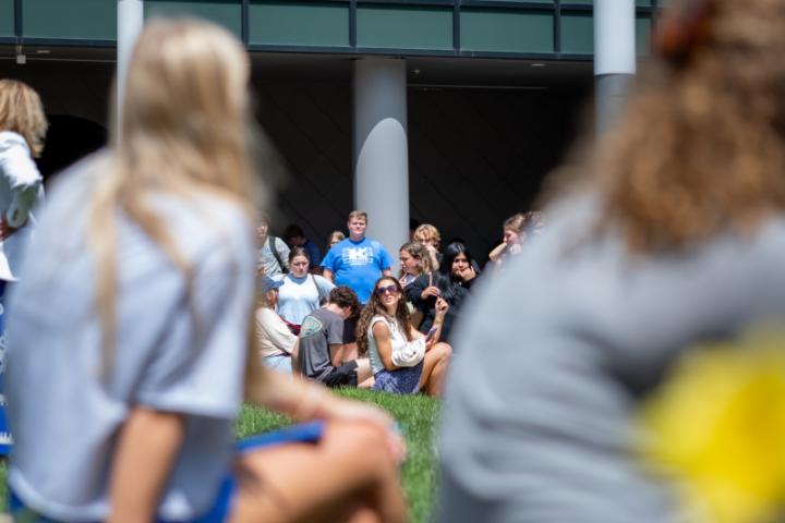 Students, led by K team leaders, gather to learn more about resources on campus, familiarize themselves with campus, find classrooms, study spots, and help get settled into new routines. 