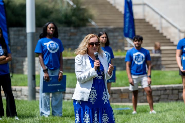 Students, led by K team leaders, gather to learn more about resources on campus, familiarize themselves with campus, find classrooms, study spots, and help get settled into new routines. 