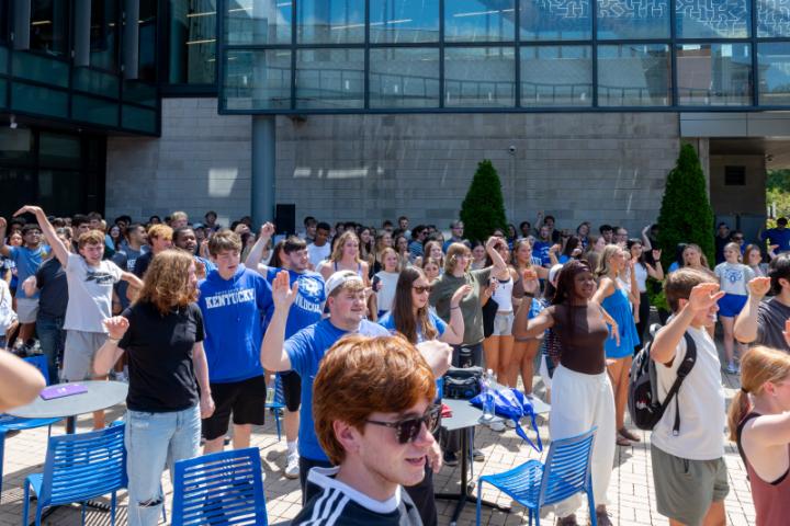 Students, led by K team leaders, gather to learn more about resources on campus, familiarize themselves with campus, find classrooms, study spots, and help get settled into new routines. 