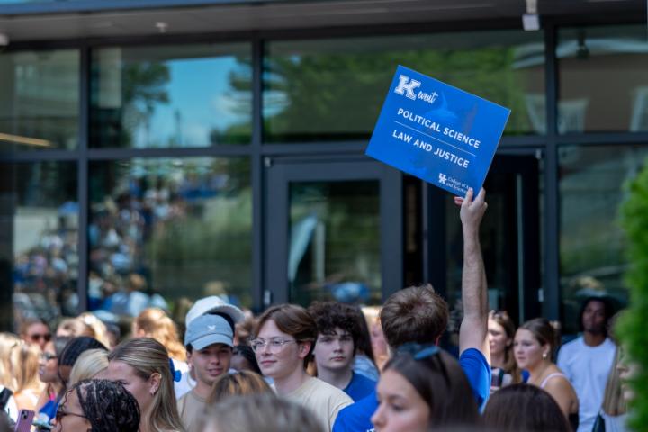 Students, led by K team leaders, gather to learn more about resources on campus, familiarize themselves with campus, find classrooms, study spots, and help get settled into new routines. 
