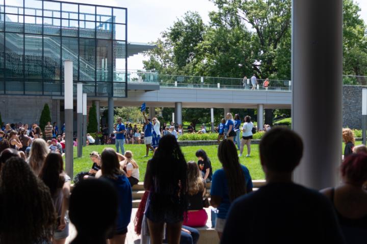 Students, led by K team leaders, gather to learn more about resources on campus, familiarize themselves with campus, find classrooms, study spots, and help get settled into new routines. 