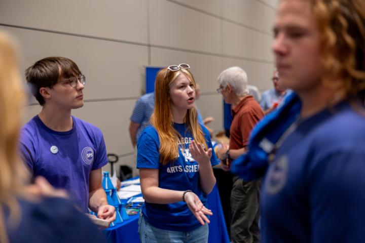 Students, led by K team leaders, gather to learn more about resources on campus, familiarize themselves with campus, find classrooms, study spots, and help get settled into new routines. 