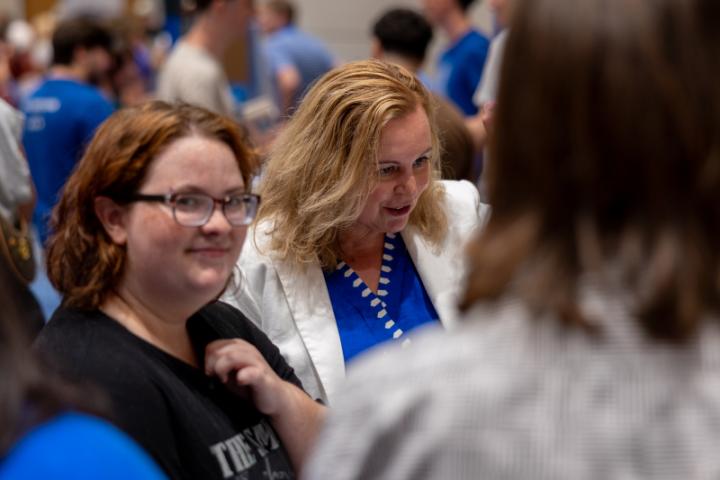 Students, led by K team leaders, gather to learn more about resources on campus, familiarize themselves with campus, find classrooms, study spots, and help get settled into new routines. 