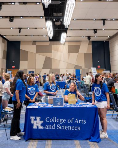 Students, led by K team leaders, gather to learn more about resources on campus, familiarize themselves with campus, find classrooms, study spots, and help get settled into new routines. 