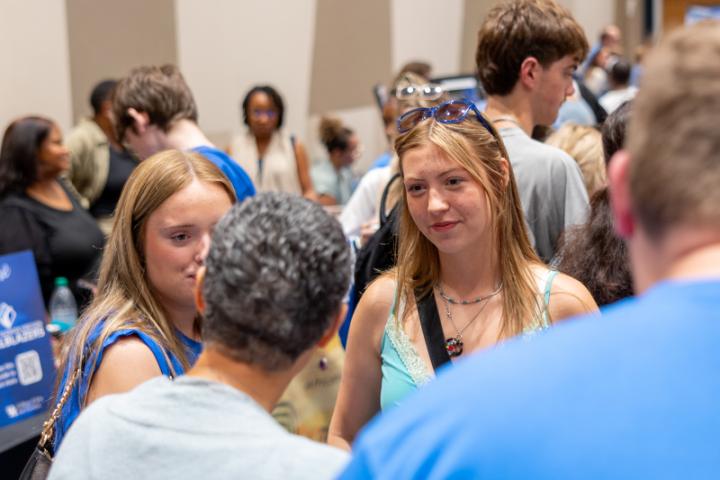 Students, led by K team leaders, gather to learn more about resources on campus, familiarize themselves with campus, find classrooms, study spots, and help get settled into new routines. 