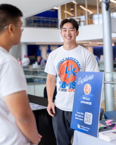 Students, led by K team leaders, gather to learn more about resources on campus, familiarize themselves with campus, find classrooms, study spots, and help get settled into new routines. 
