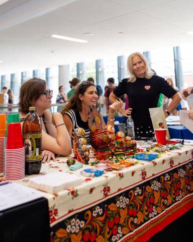 Students, led by K team leaders, gather to learn more about resources on campus, familiarize themselves with campus, find classrooms, study spots, and help get settled into new routines. 